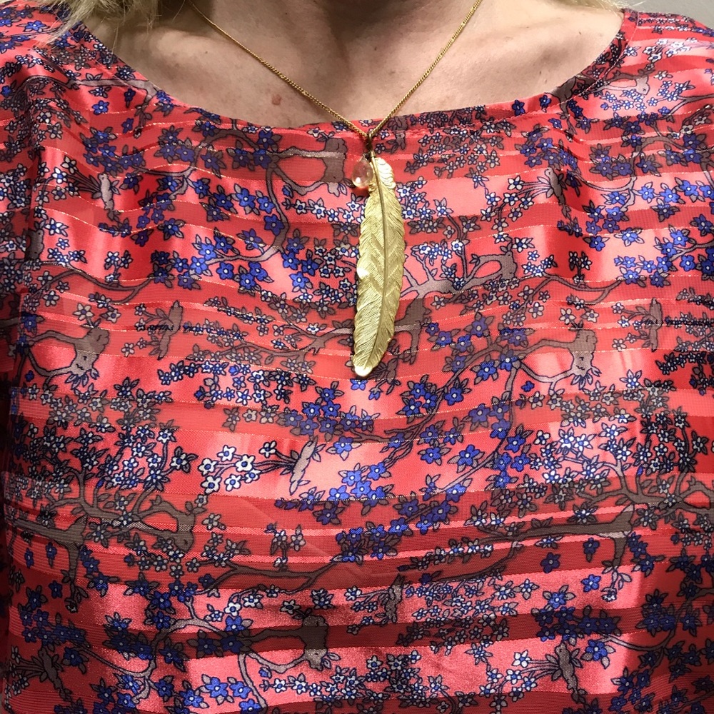 💥SALE💥A.V. Max Gold Feather necklace - Picture 2 of 4